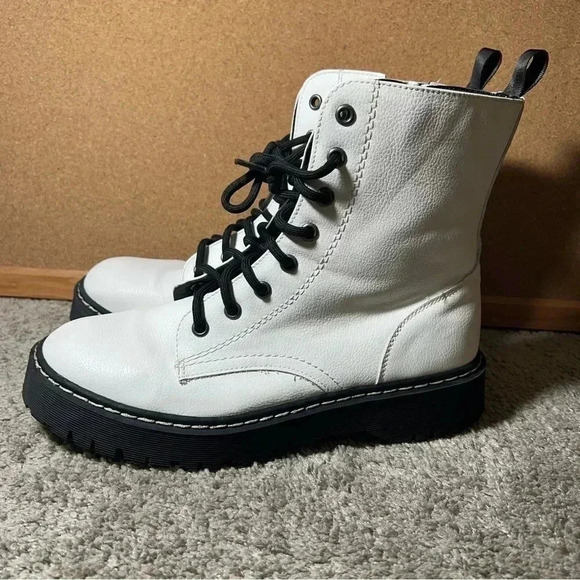 Sincerly Jules Shoes - Sincerely Jules Harley white lace up boots with side zippers sz 8.5M